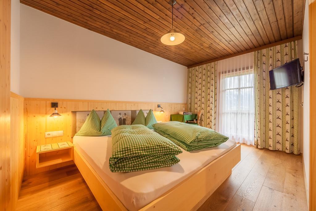 Berggasthaus Agritur Moserhof Prags Eksteriør billede