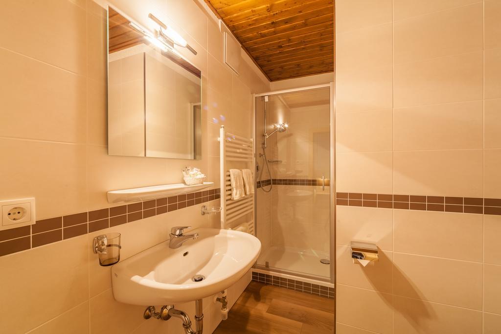 Berggasthaus Agritur Moserhof Prags Eksteriør billede