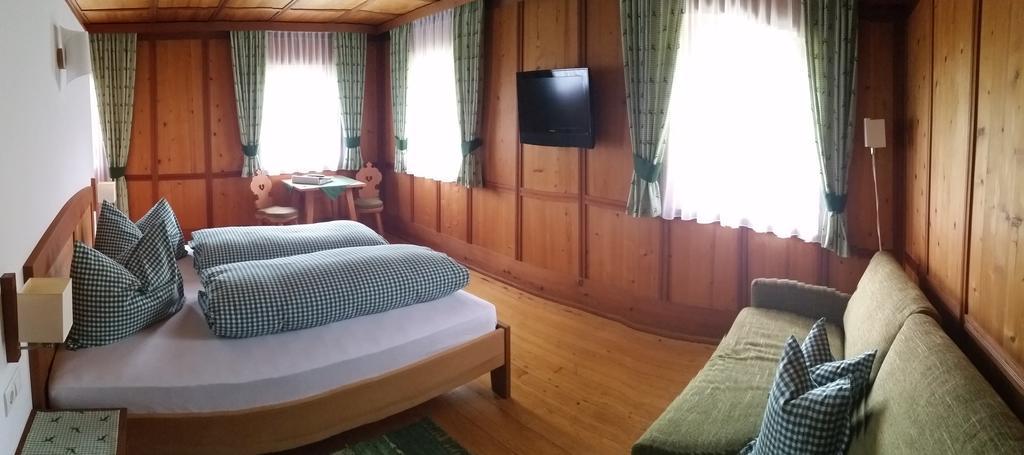 Berggasthaus Agritur Moserhof Prags Eksteriør billede