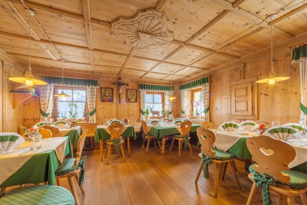 Berggasthaus Agritur Moserhof Prags Eksteriør billede